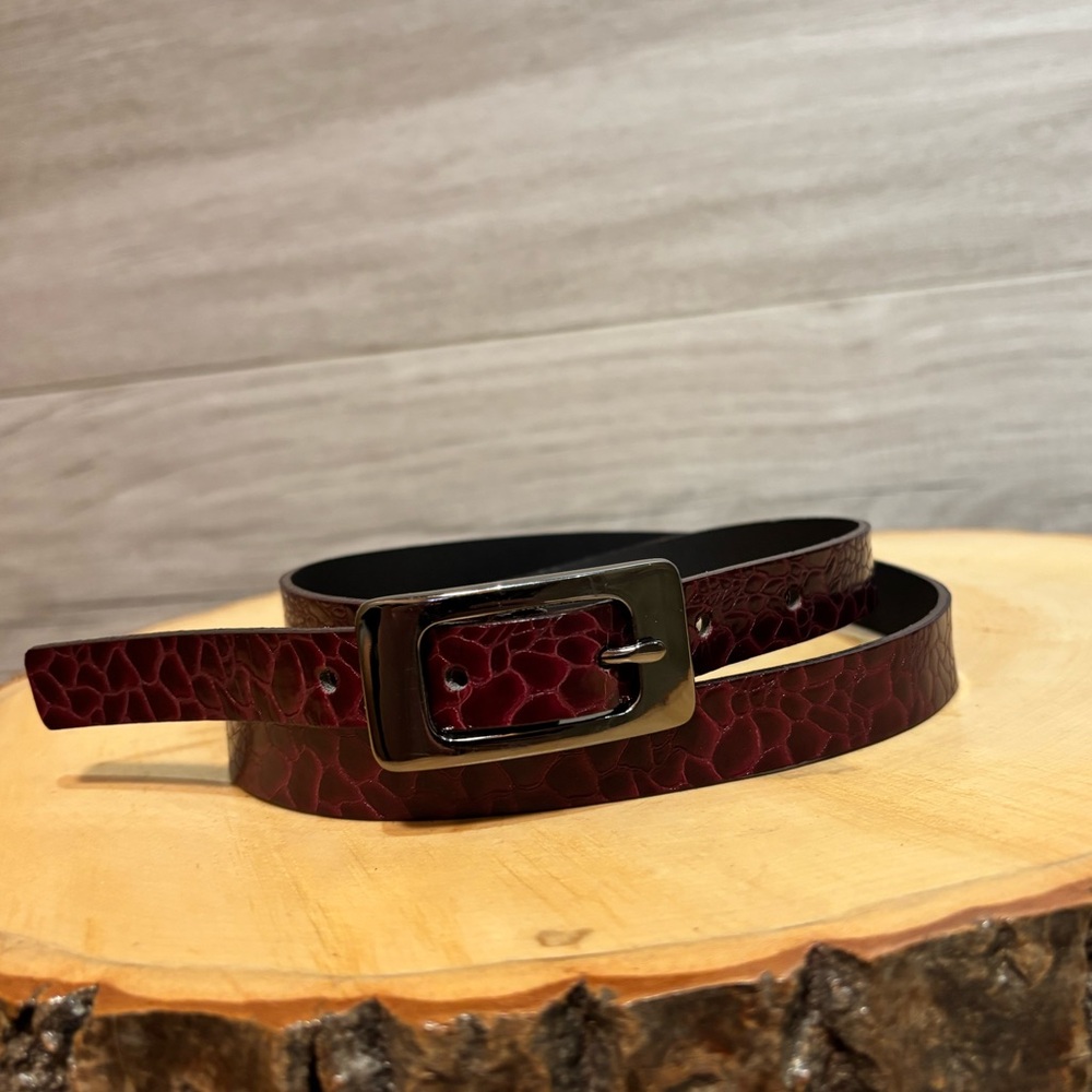3/$30 Simons purple belt with silver tone buckle size small